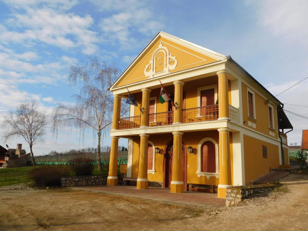 Joe Bacsi Rezidenciaja Apartment Kisharsany Exterior photo